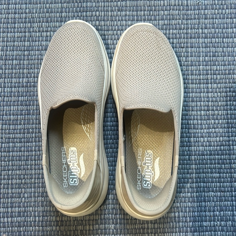 Skechers slip in tan sneakers. Women’s size 8